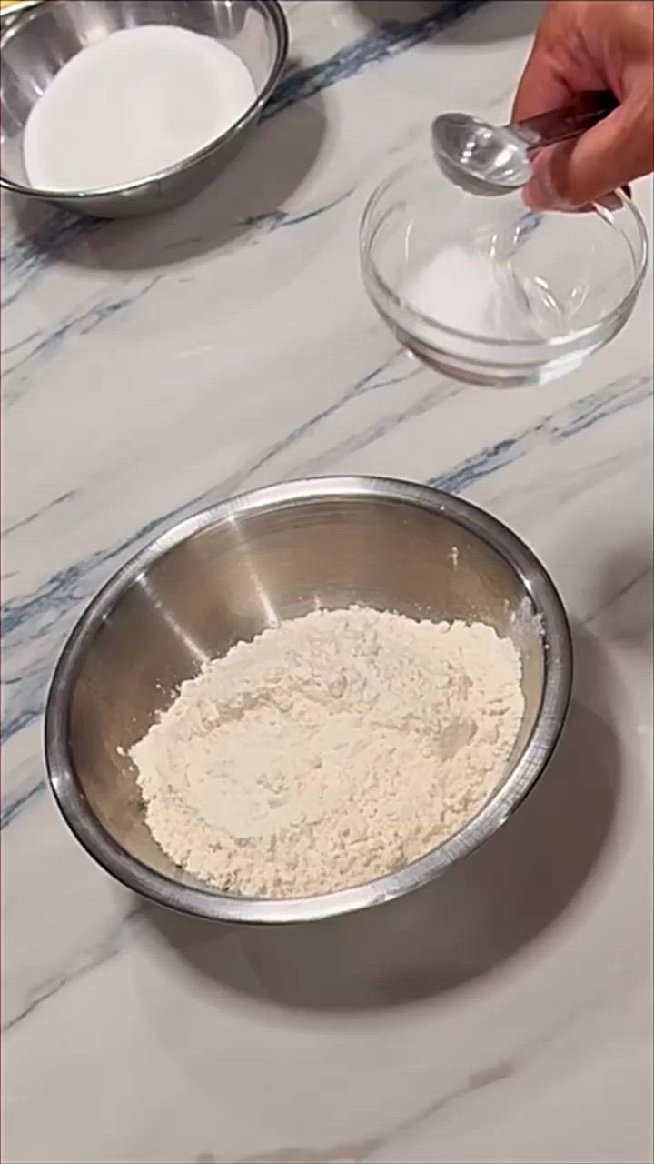 A picture of step 5 of Pear - Cardamom cake.