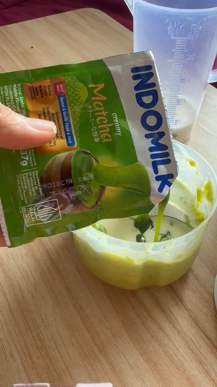 Foto langkah ke 1 dari resep Es Lilin Alpukat Matcha, 3 bahan.