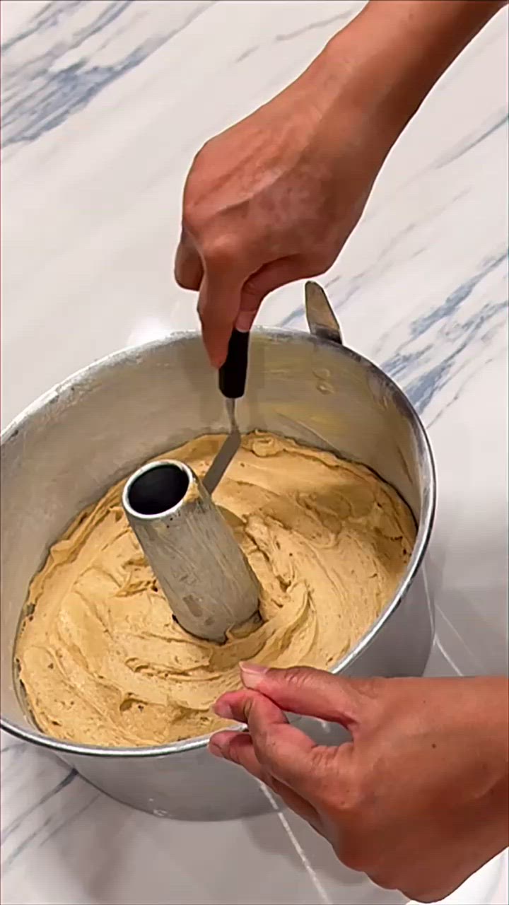 A picture of step 7 of Pear - Cardamom cake.