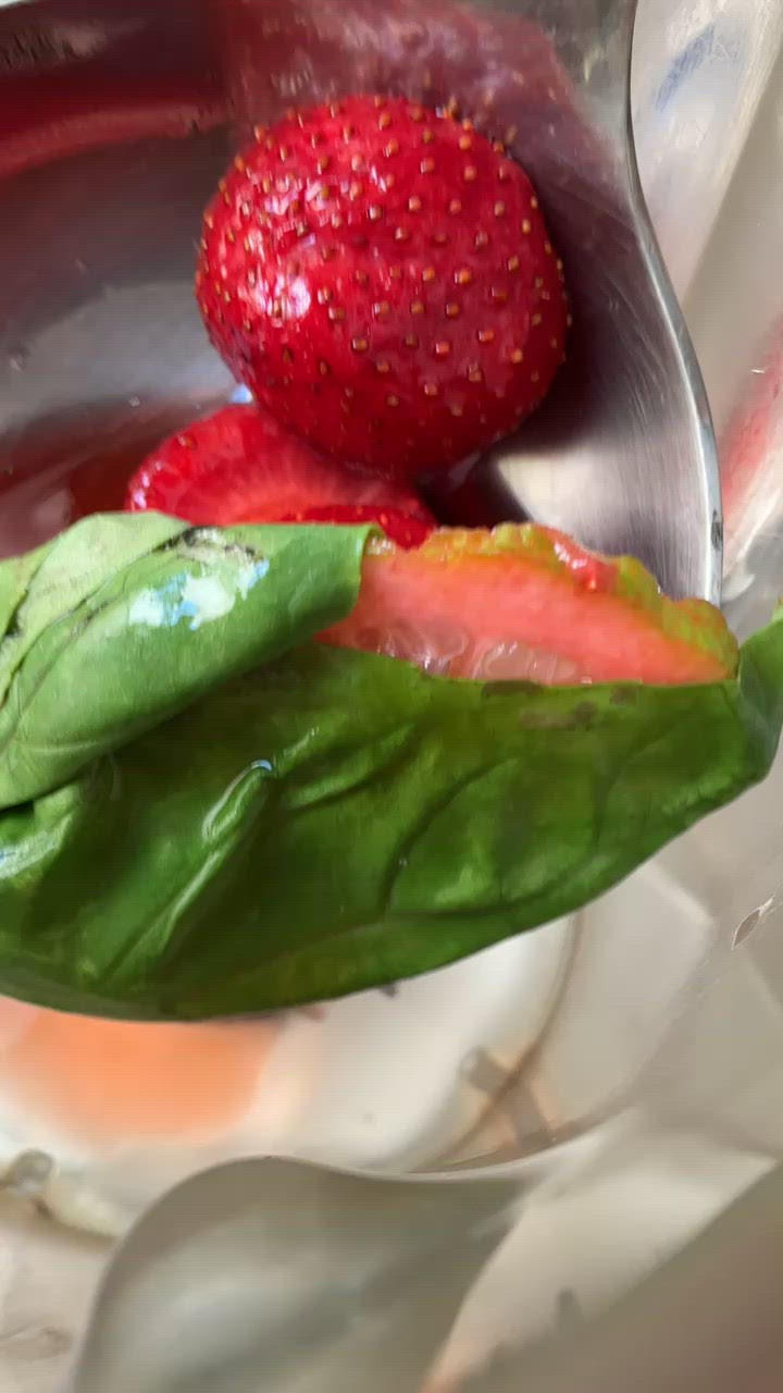Une image de l'étape 5 de 🍋Jus 🥤fraises 🍓🌿basilic 🍃.