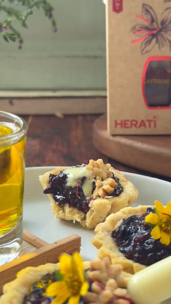 Foto langkah ke 11 dari resep Pie Ketan Hitam Saus Saffron.
