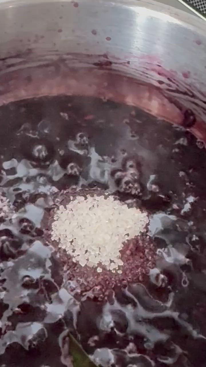 Foto langkah ke 6 dari resep Pie Ketan Hitam Saus Saffron.