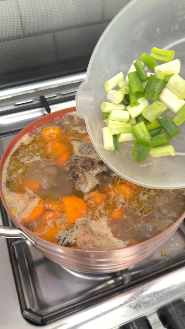 Foto langkah ke 4 dari resep Sop Tulang Leher Sapi.