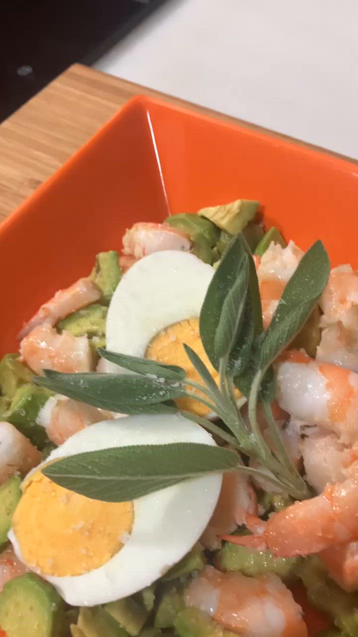 Foto del paso 5 de la receta Ensalada de aguacate y langostinos
