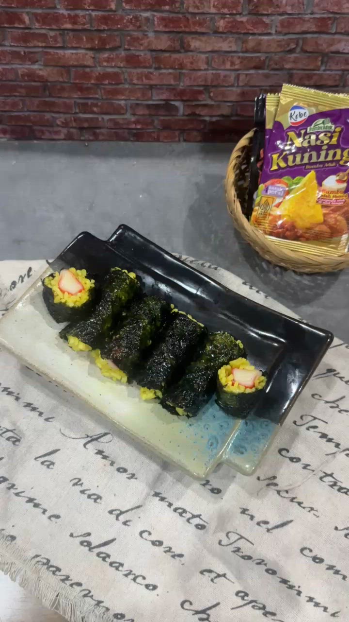 Foto langkah ke 2 dari resep Sushi Nasi Kuning.