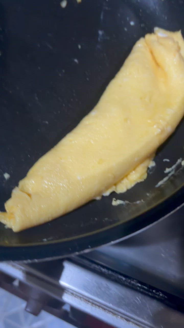 Foto langkah ke 4 dari resep Omelet Untuk Omurice.