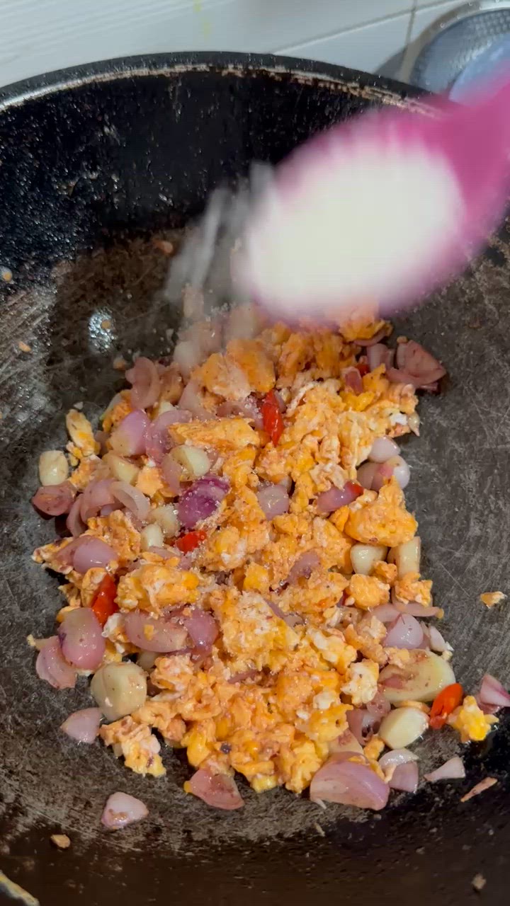 Foto langkah ke 4 dari resep Telur Bawang.