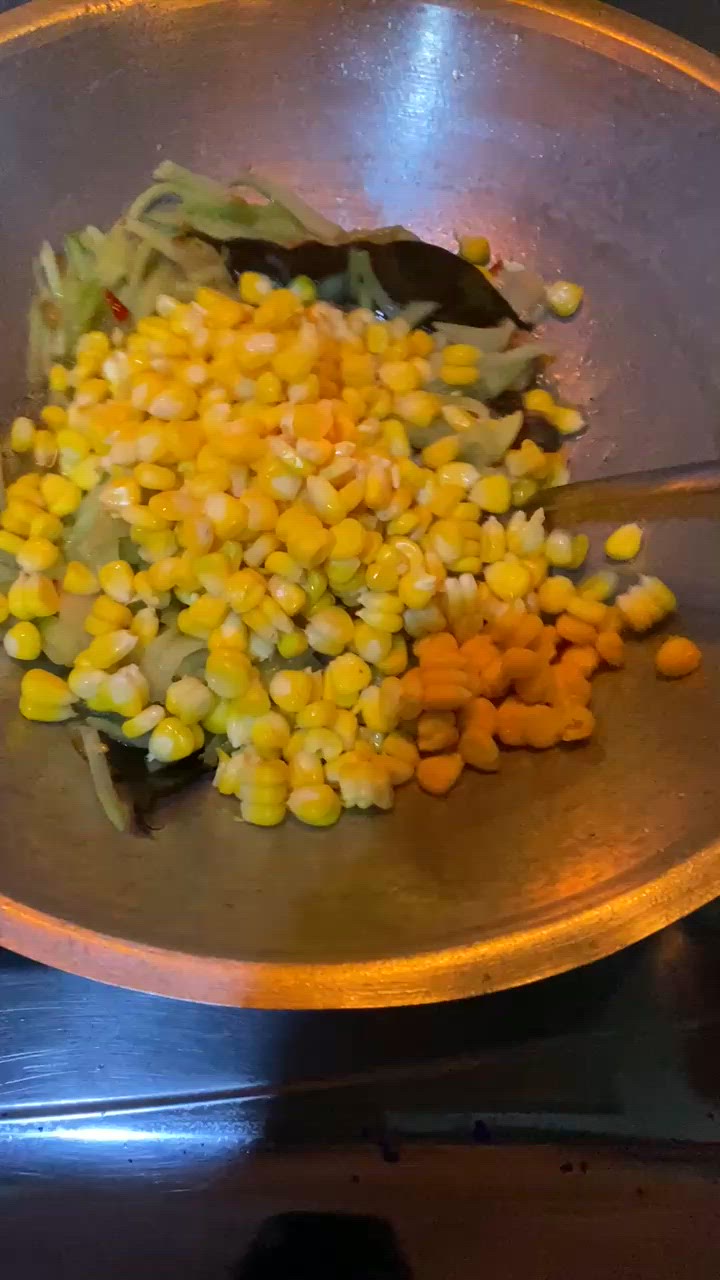 Foto langkah ke 4 dari resep Tumis Labu Siam dan Jagung.