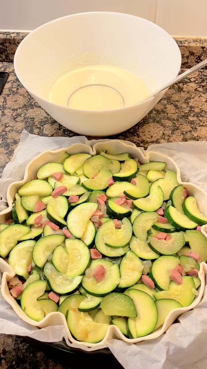 Foto del paso 7 de la receta Pastel con calabacín y salchichas “sin glúten”(Cake with zucchini and “gluten-free” sausages)