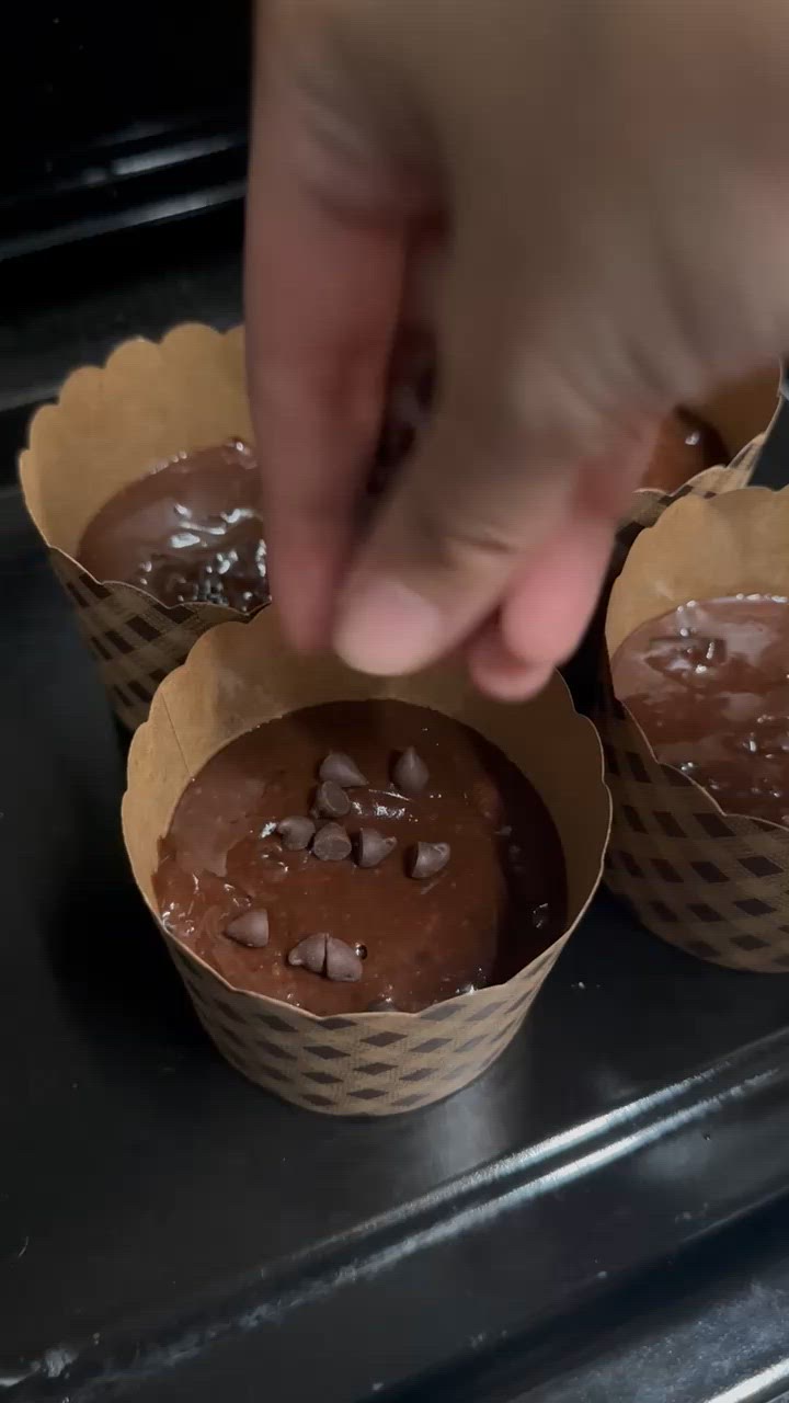 Foto langkah ke 5 dari resep Choco Muffin.