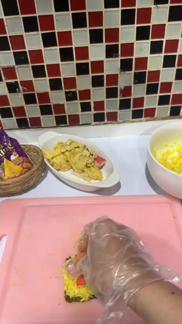 Foto langkah ke 1 dari resep Sushi Nasi Kuning.
