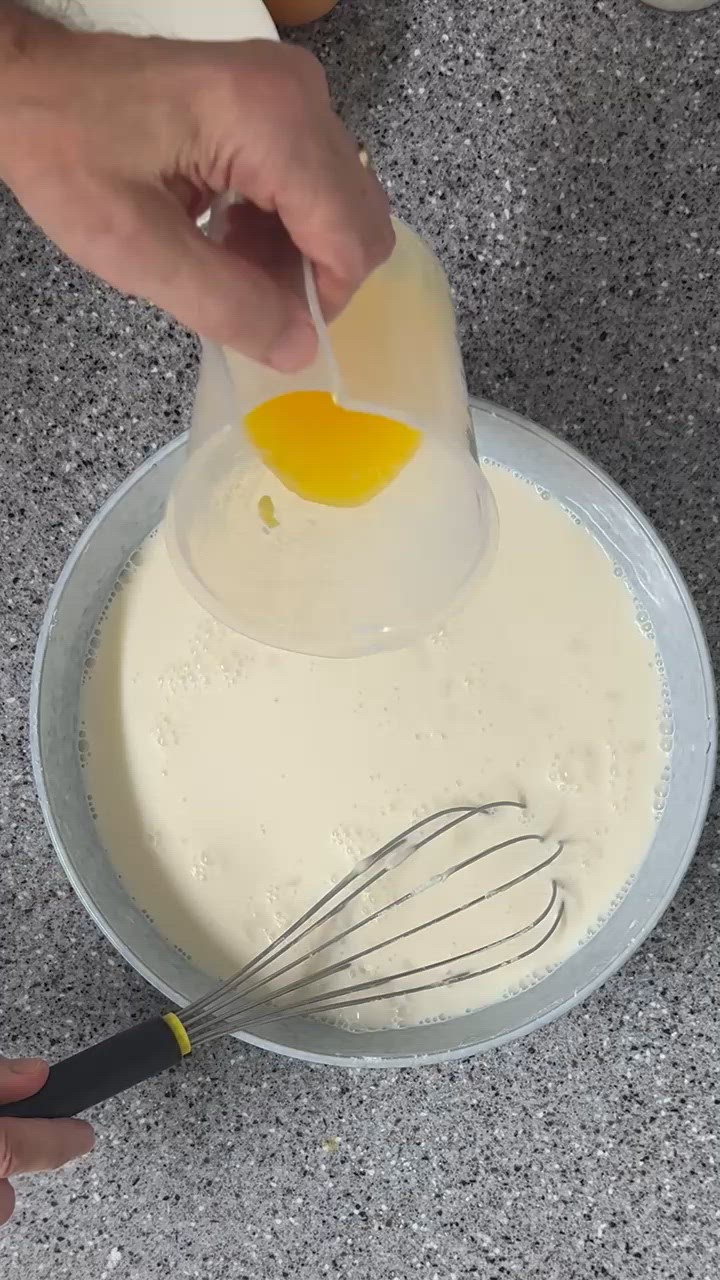 Foto del passaggio 2 della ricetta Torta al Cocco Morbida e Umida Senza Glutine