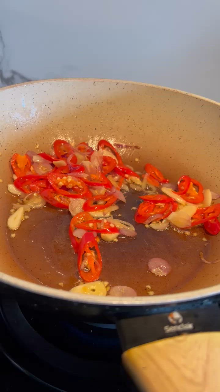 Foto langkah ke 2 dari resep Tumis Kangkung Tauge.