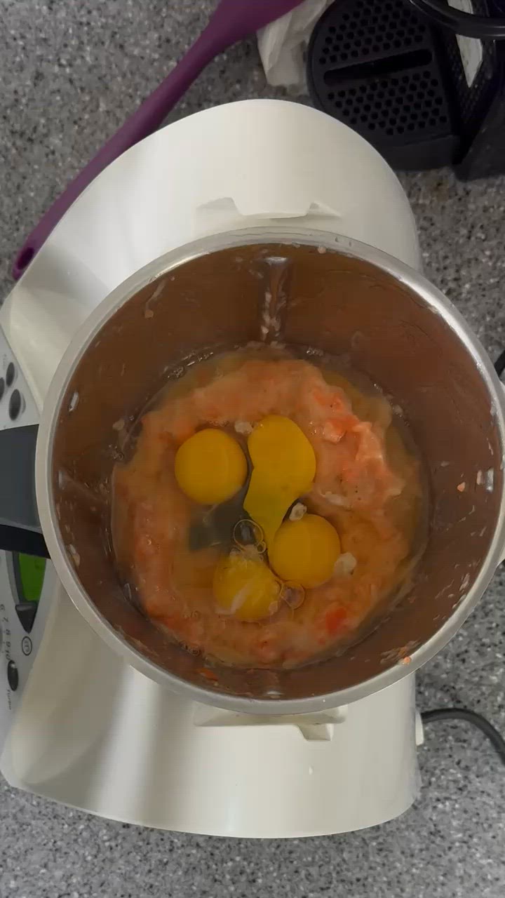 Foto del passaggio 3 della ricetta Cupcake Alle Banane, Carote, Albicocche e Noci Gluten Free