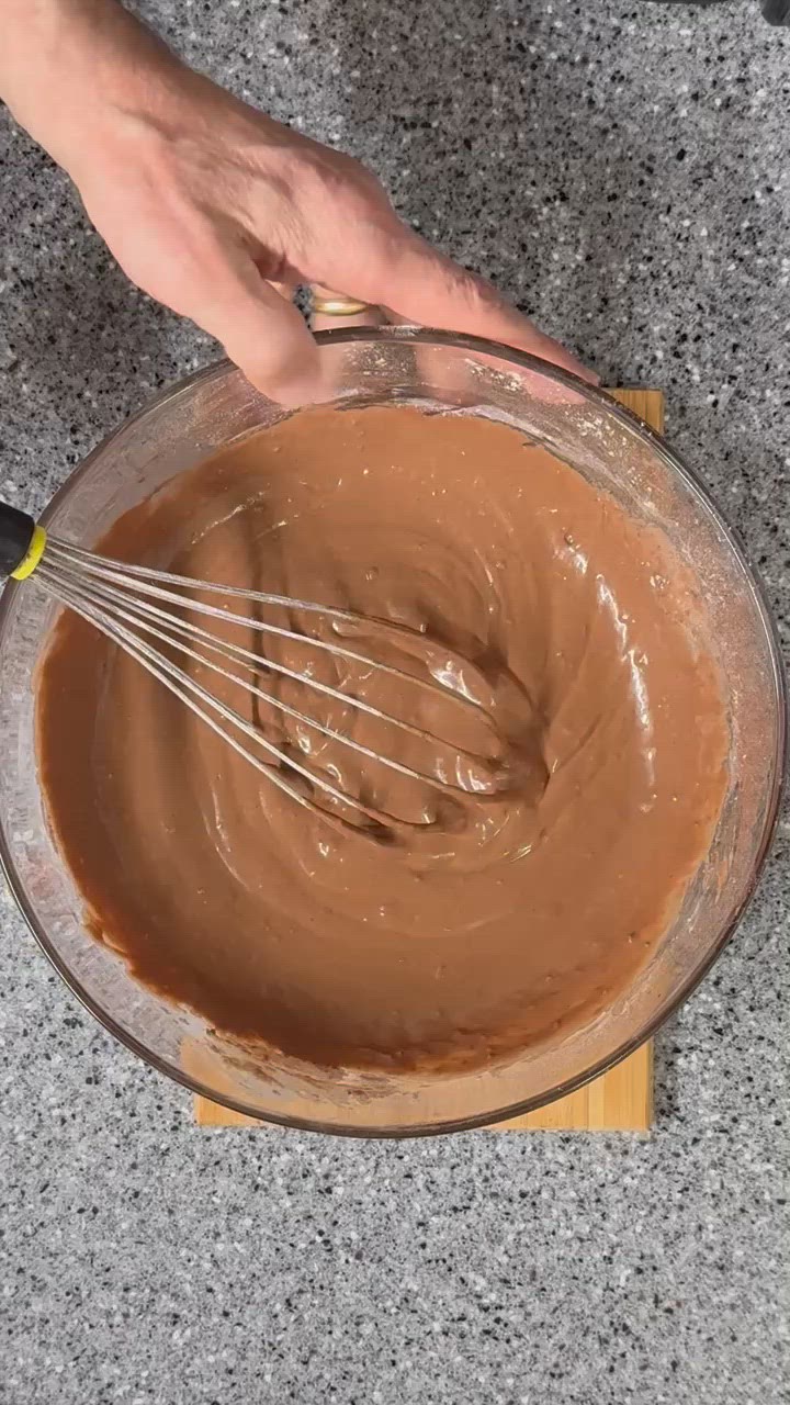 Foto del passaggio 2 della ricetta Mochi Oreo Chocolate Cake
