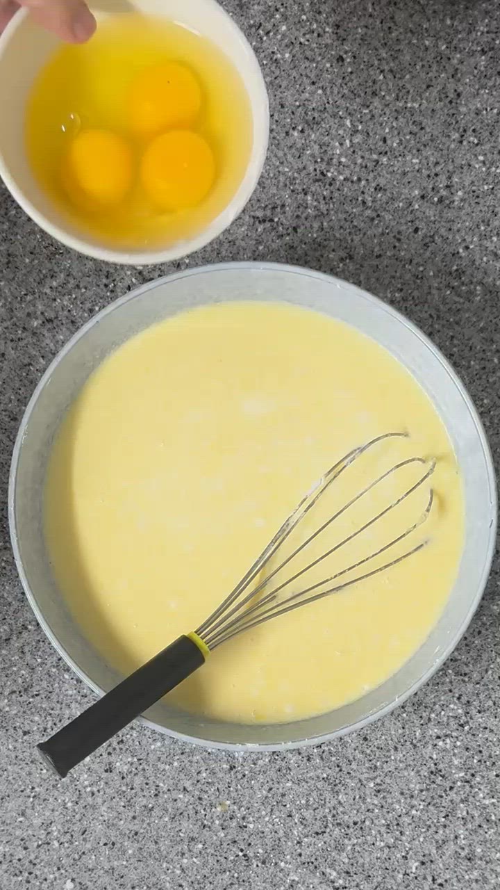 Foto del passaggio 2 della ricetta Torta al Cocco Morbida e Umida Senza Glutine