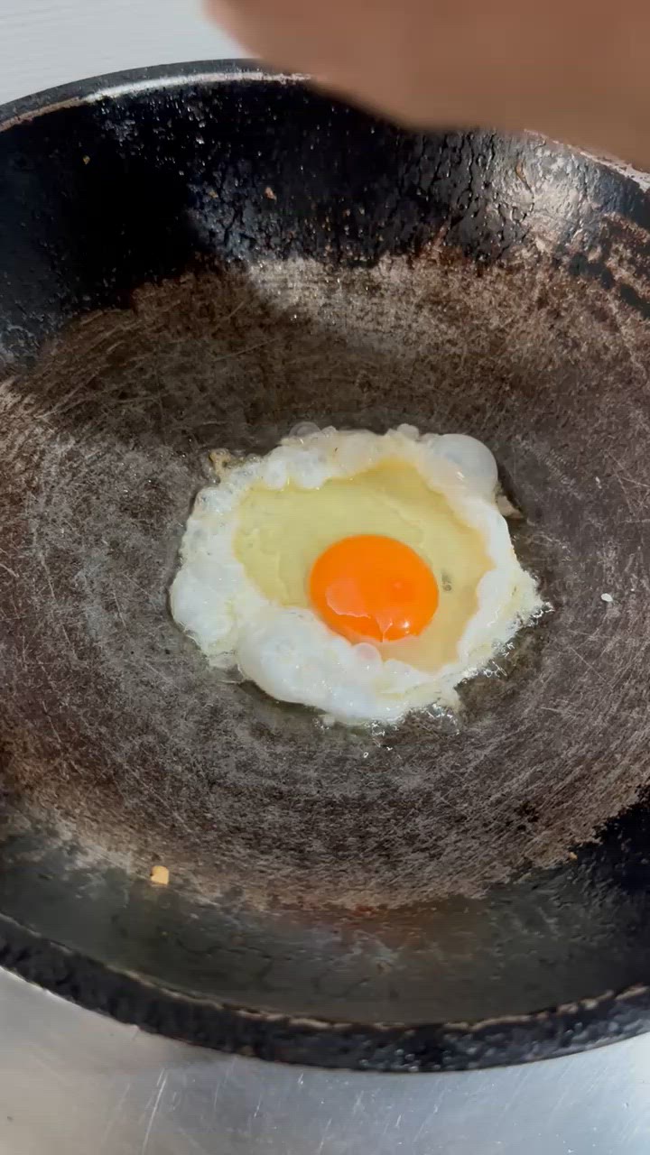 Foto langkah ke 1 dari resep Telur Bawang.