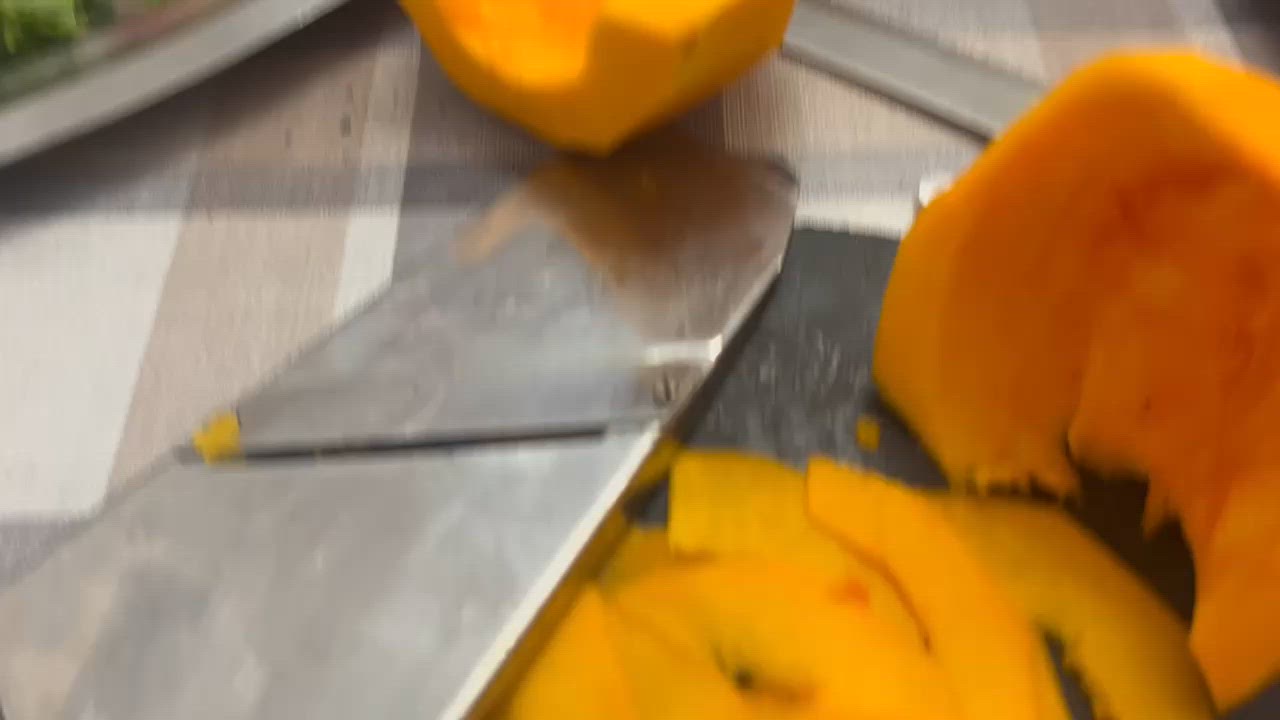 Foto del passaggio 2 della ricetta Lingue di zucca chiuse a mo di piadina