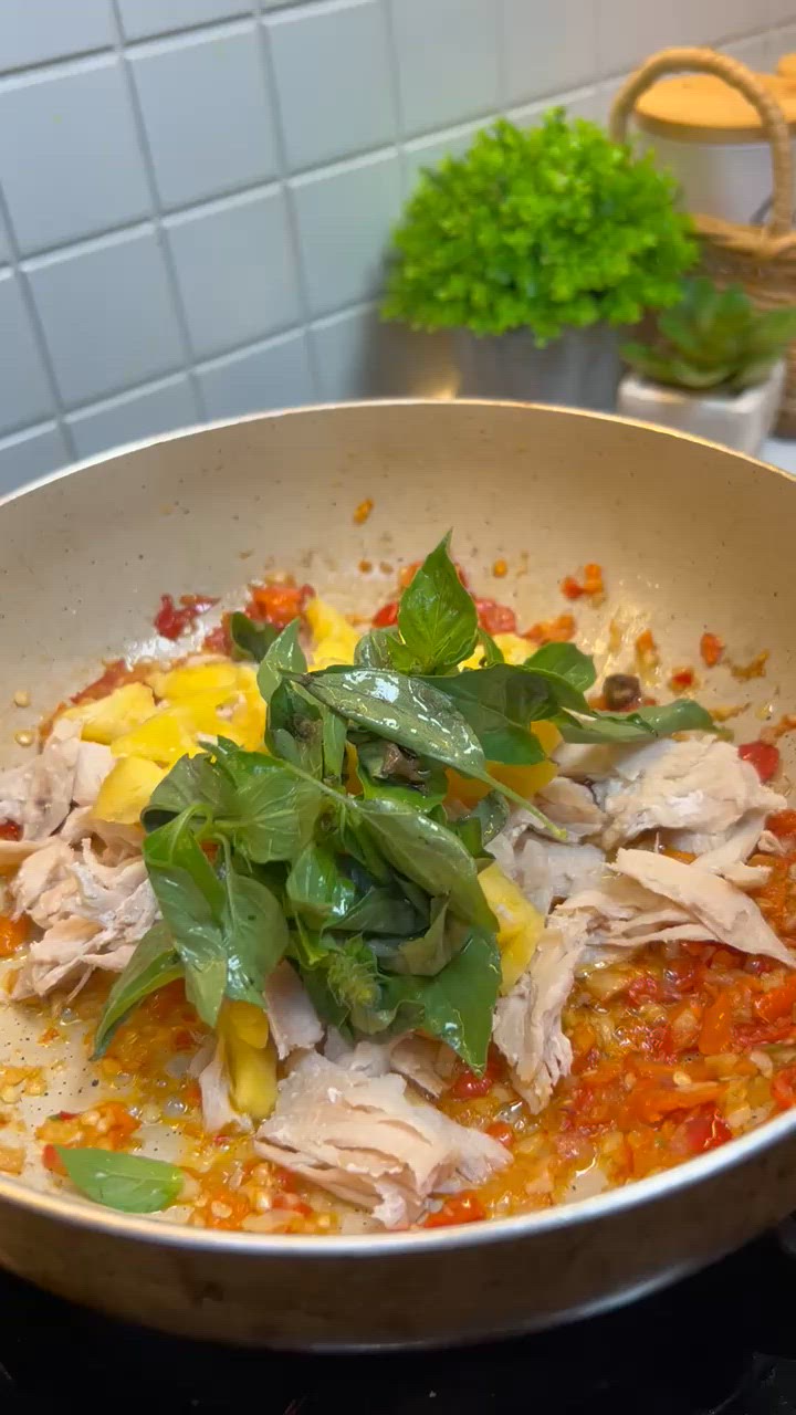 Foto langkah ke 1 dari resep Nasi Bakar Ayam Suwir Nanas.