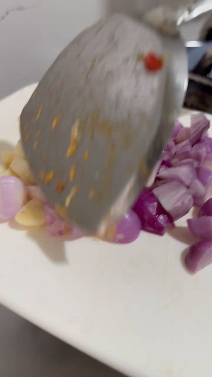 Foto langkah ke 2 dari resep Telur Bawang.