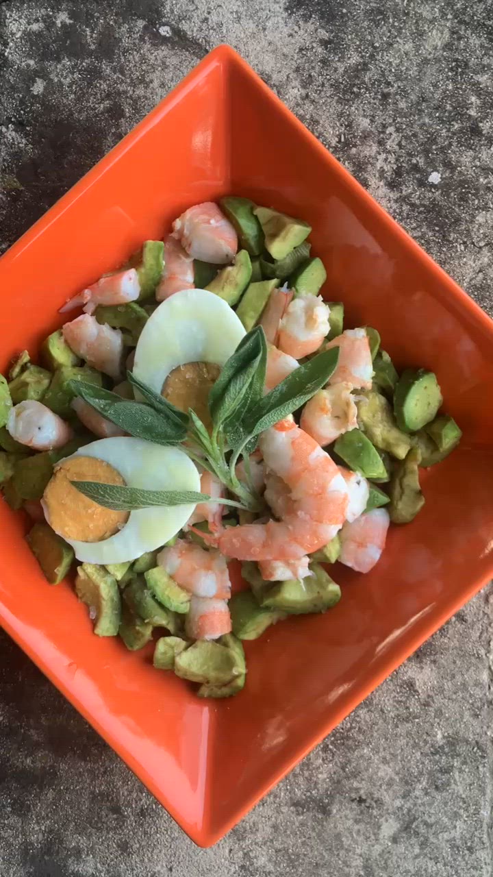 Foto del paso 6 de la receta Ensalada de aguacate y langostinos