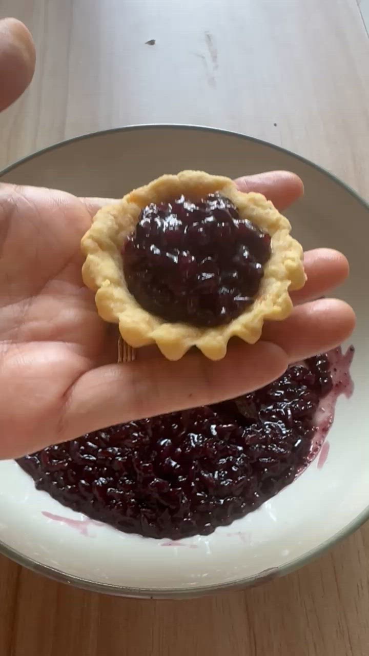 Foto langkah ke 10 dari resep Pie Ketan Hitam Saus Saffron.