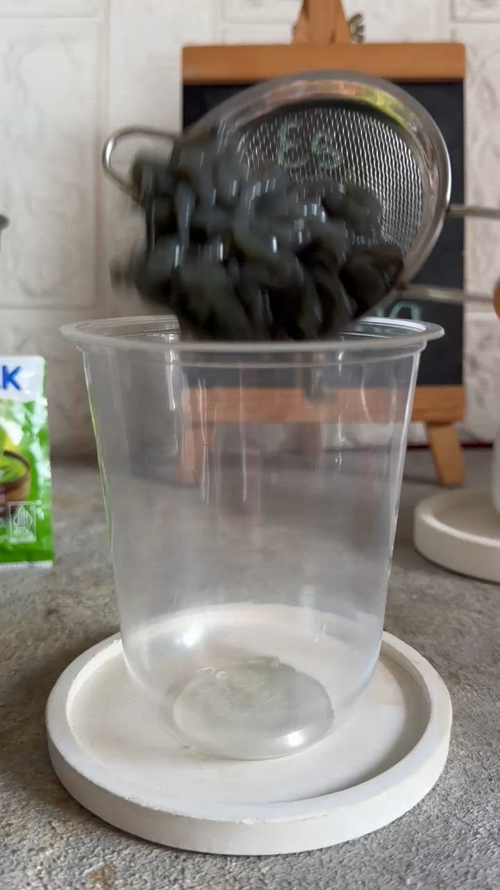 Foto langkah ke 5 dari resep Es Doger Matcha.