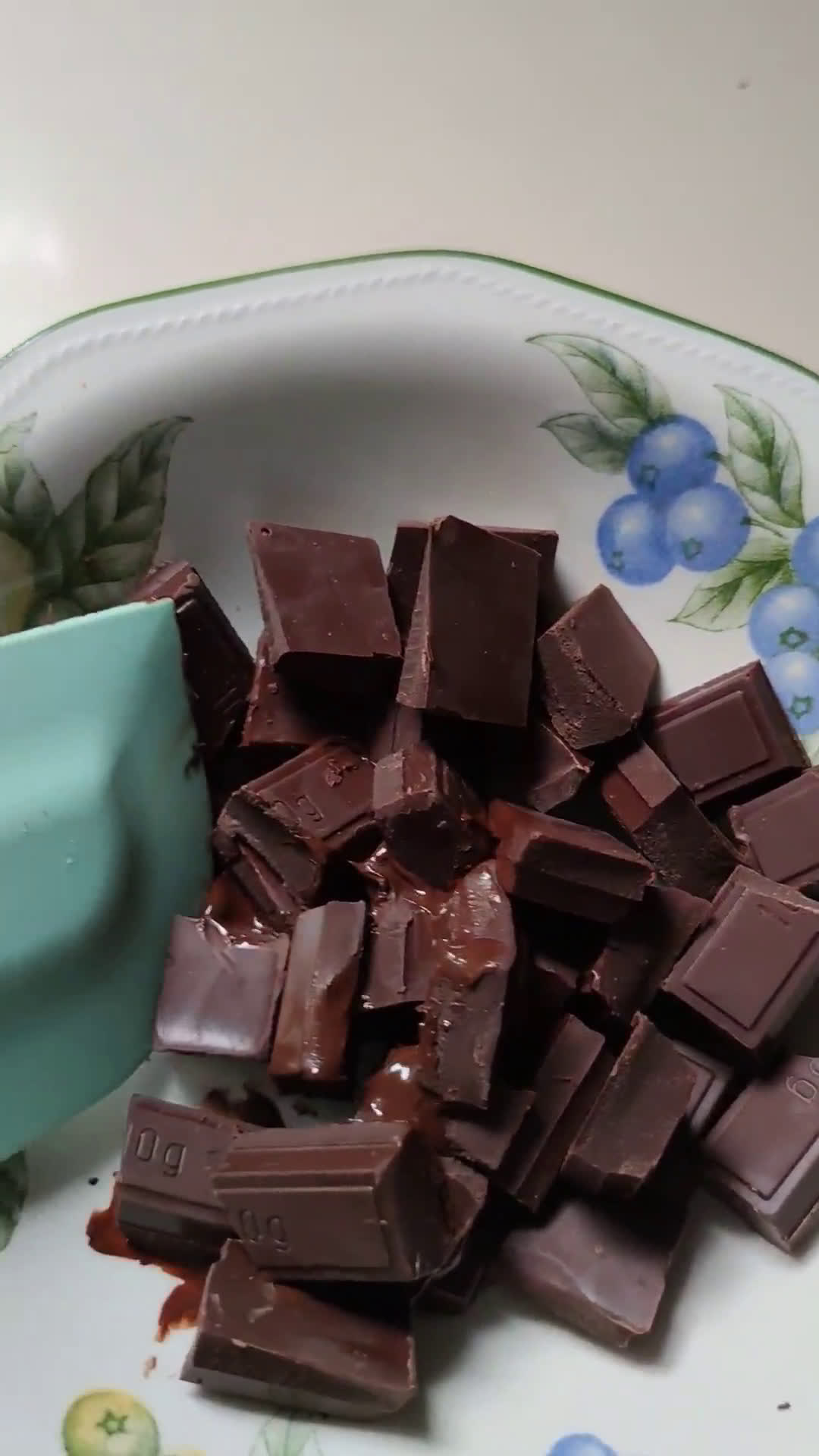 Foto del paso 11 de la receta: Tarta de chocolate, pera y cobertura chocolate cheesecream 🍫🍐