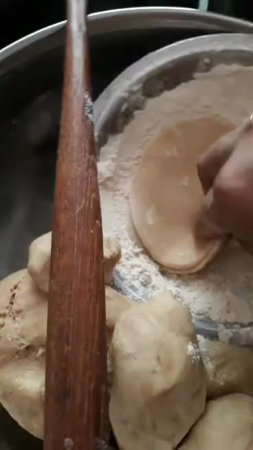 બે પડી રોટલી (Be Padi Rotli Recipe In Gujarati) રેસીપી સ્ટેપ2ફોટો