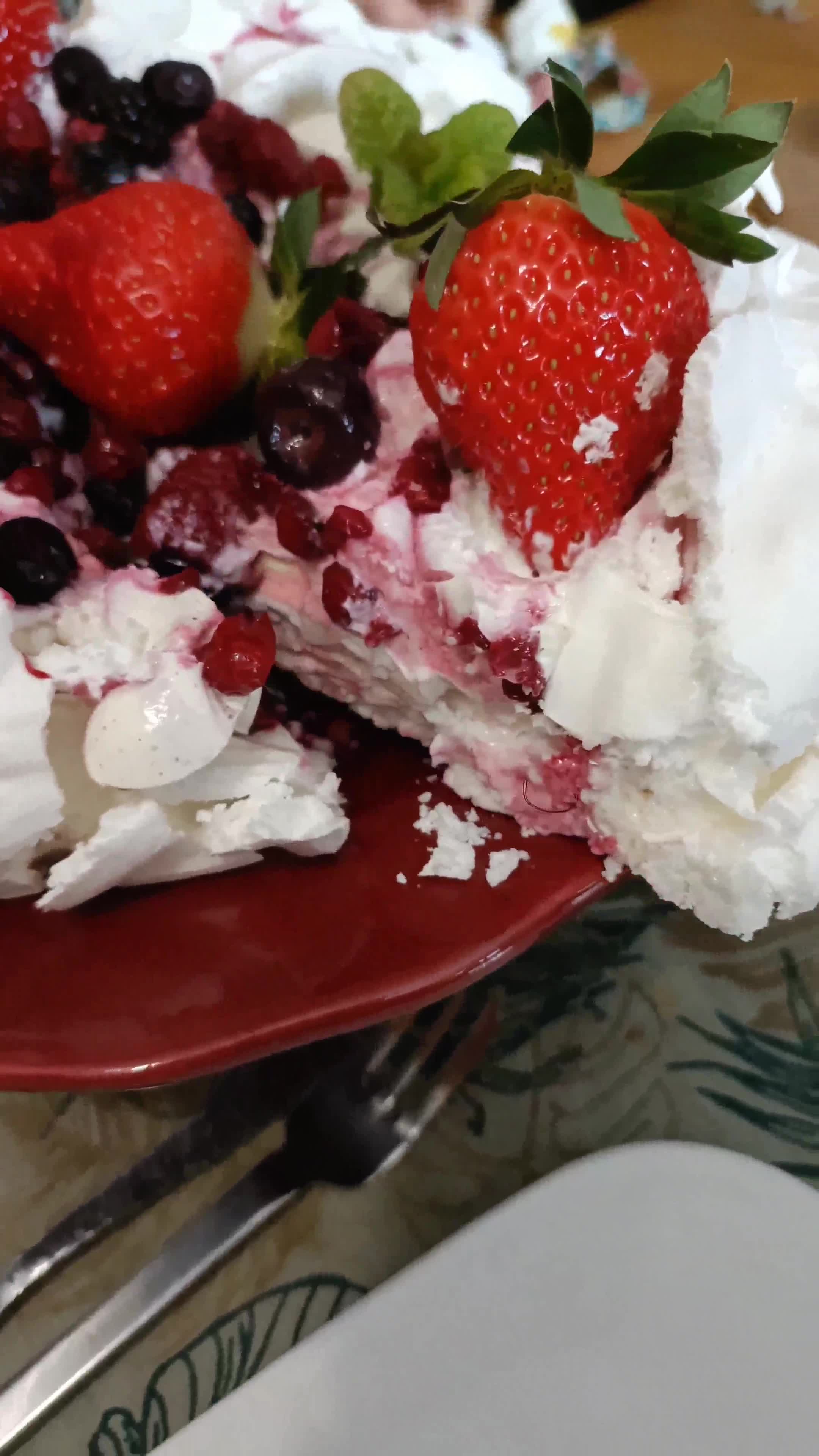 Une image de l'étape 13 de 🍓Pavlova Fraise et chantilly coco vanille.