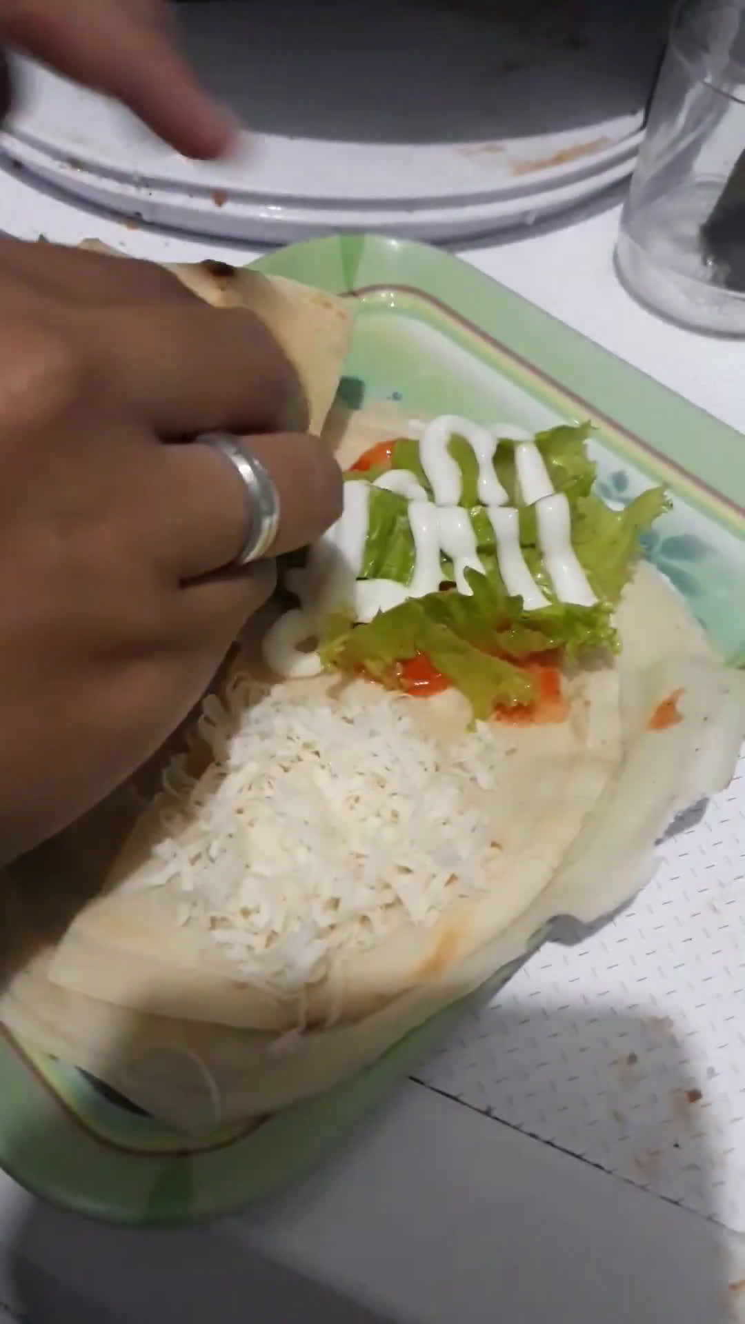 Foto langkah ke 5 dari resep Tortilla Wrap Hack.