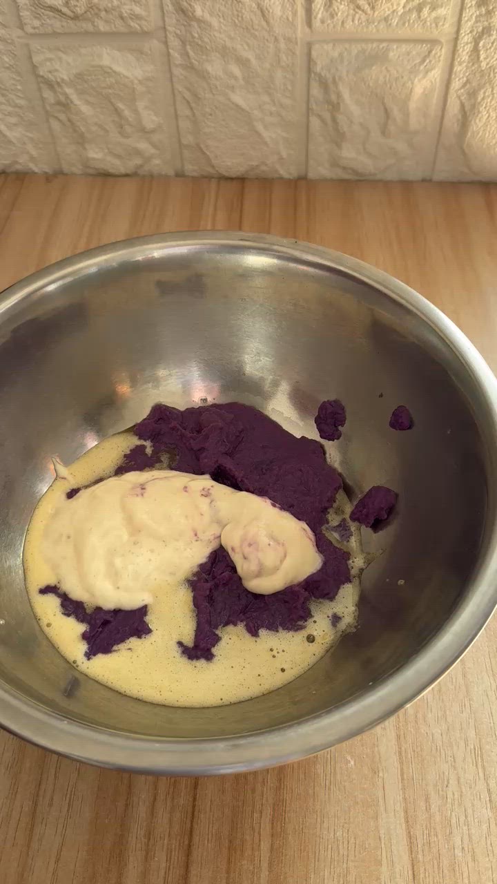 Foto langkah ke 5 dari resep Apem Ubi Ungu.