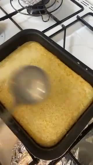 صورة لخطوة 5 من وصفة -بسبوسة محشيه بالقشطه لذيذة😋!