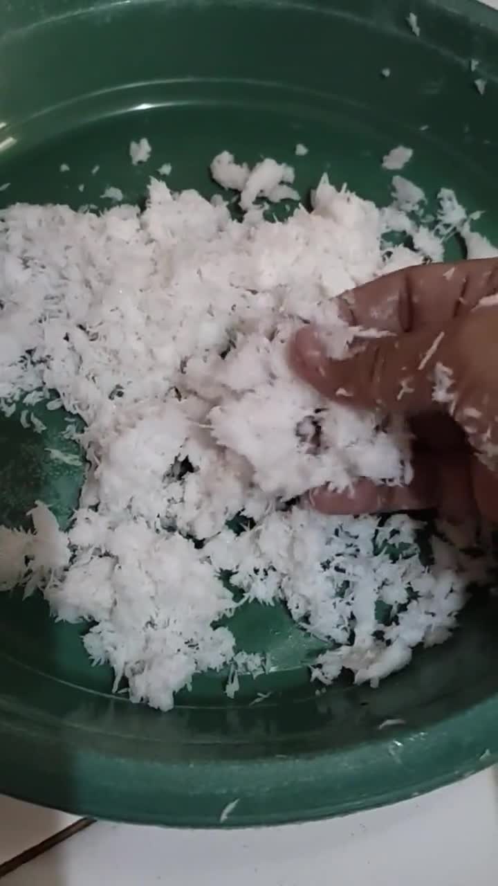 Foto langkah ke 2 dari resep Tips Menyimpan Kelapa Parut.