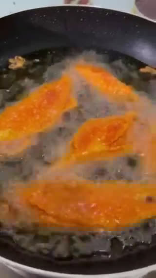Gambar langkah 2 resipi 👩‍🍳Pisang Tanduk Goreng Bijan.