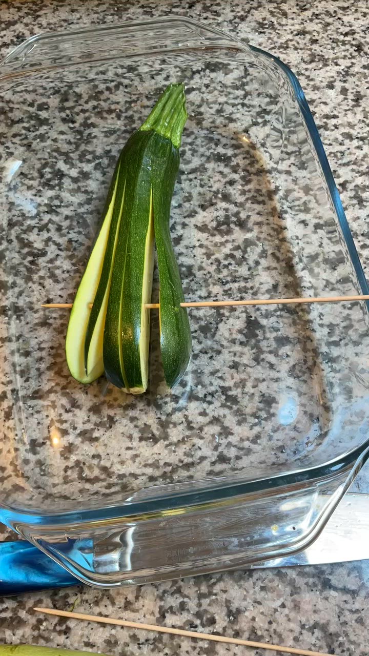 Une image de l'étape 3 de 🥒Courgette dans sa robe d’été 🌶️🌿.