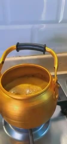 صورة لخطوة 1 من وصفة الحليب بالكركم والزنجبيل
