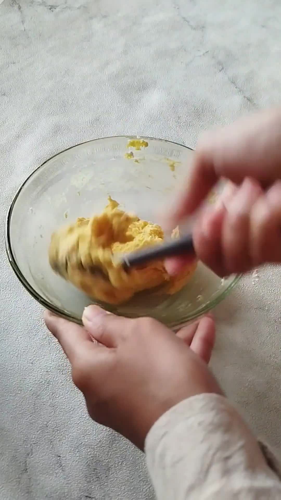 Foto langkah ke 1 dari resep Choux Au Craquelin.