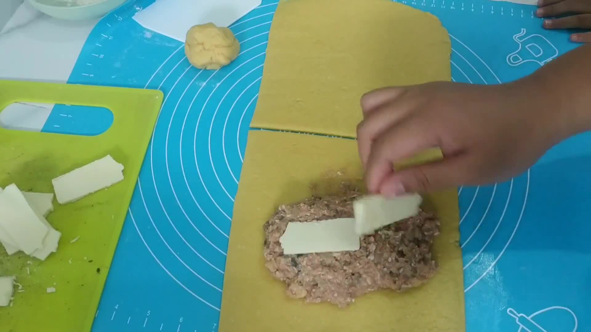 Foto langkah ke 4 dari resep Beef Wellington.