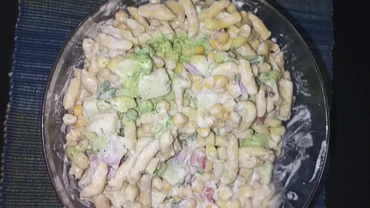 A picture of step 5 of Dahi Phulki+Papri Chana Chat 😋😋😋.