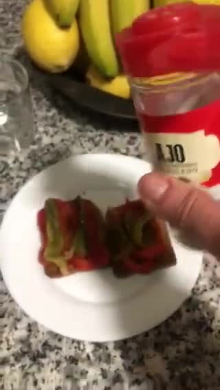 Foto del paso 5 de la receta: Tostas de caballa con pimientos asados