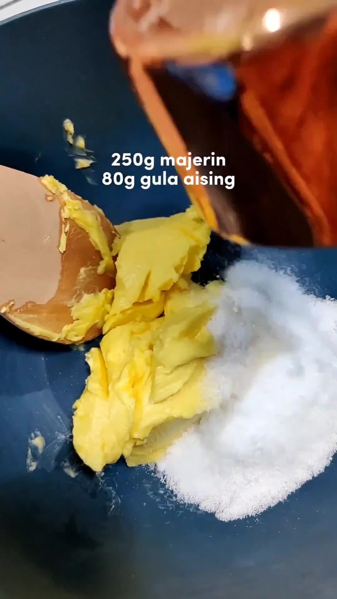 Gambar langkah 1 resipi Biskut Sarang Semut.
