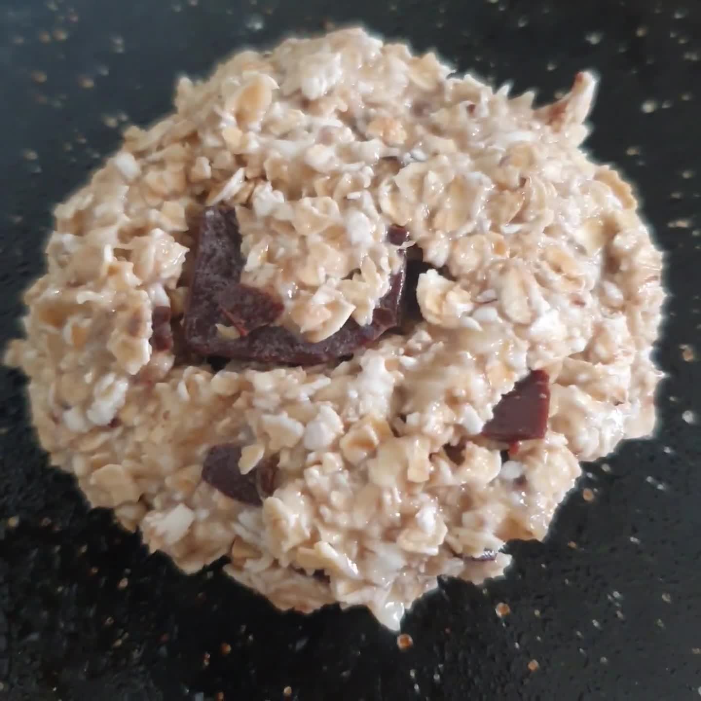 Foto del paso 2 de la receta: 🍪 🍌Cookies de banana, avena y chocolate