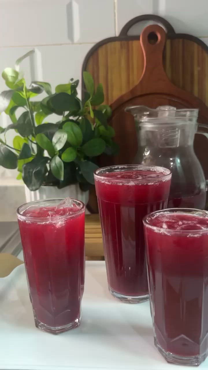 صورة لخطوة 3 من وصفة مشروب الكركديه مع الورد والرمان