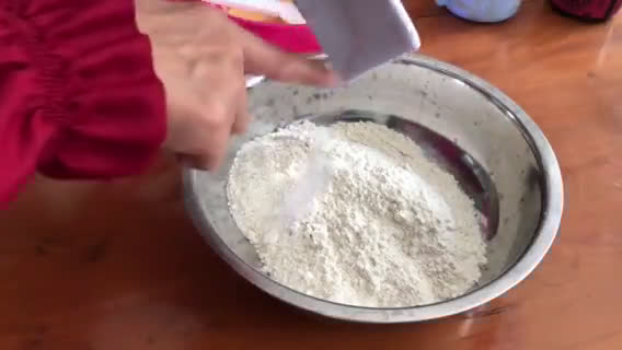 Foto langkah ke 2 dari resep Roti Isi Coklat Tanpa Oven.