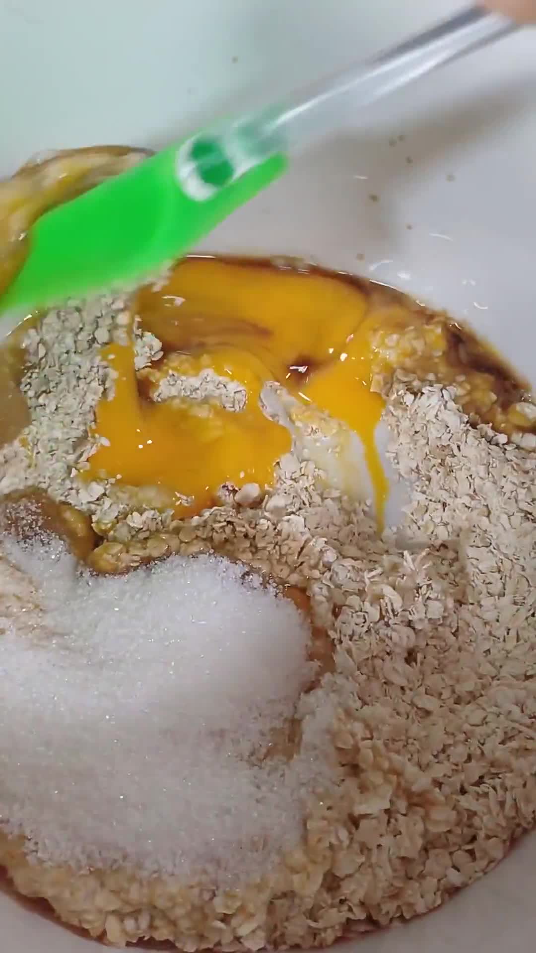 Foto del paso 1 de la receta: Tarta de coco y avena (sin harina y sin azúcar)