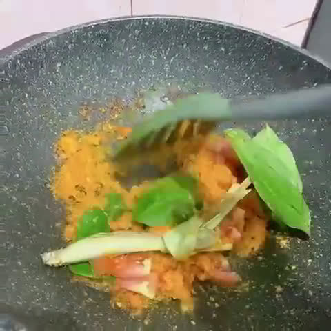 Foto langkah ke 4 dari resep Ikan Cuek Tongkol Santan / Bumbu Kuning.