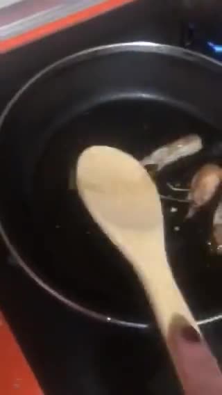 Foto del paso 4 de la receta: Salteado de alcachofas con gambas y jamón