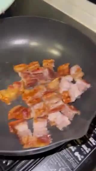 รูปขั้นตอนการทำที่ 1 ของ หมูกรอบผัดแขนง