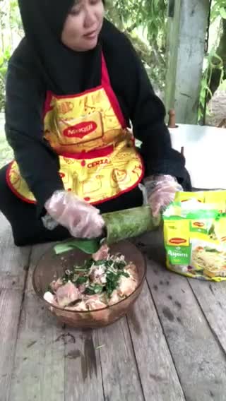 Gambar langkah 6 resipi Manok Pansoh Maggi.
